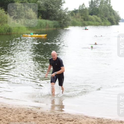 21.06.2026 - 29. Vierlanden-Triathlon Andreas Tolksdorf http://msf.ph/oto/9850165 21.06.2026 10:10:24 Schwimmen 412 meine-sportfotos.de