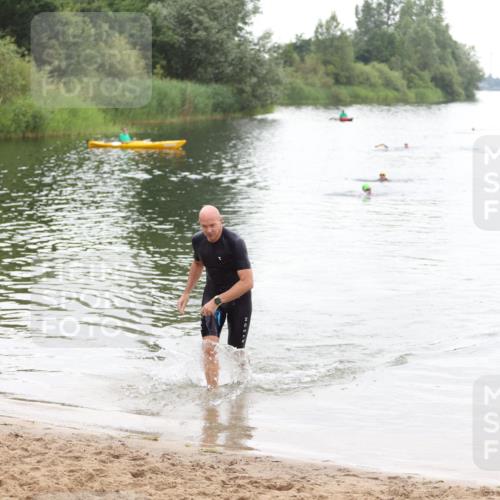 21.06.2026 - 29. Vierlanden-Triathlon Andreas Tolksdorf http://msf.ph/oto/9850167 21.06.2026 10:10:24 Schwimmen 412 meine-sportfotos.de