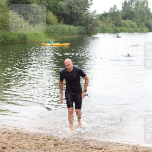 21.06.2026 - 29. Vierlanden-Triathlon Andreas Tolksdorf http://msf.ph/oto/9850173 21.06.2026 10:10:25 Schwimmen 412 meine-sportfotos.de
