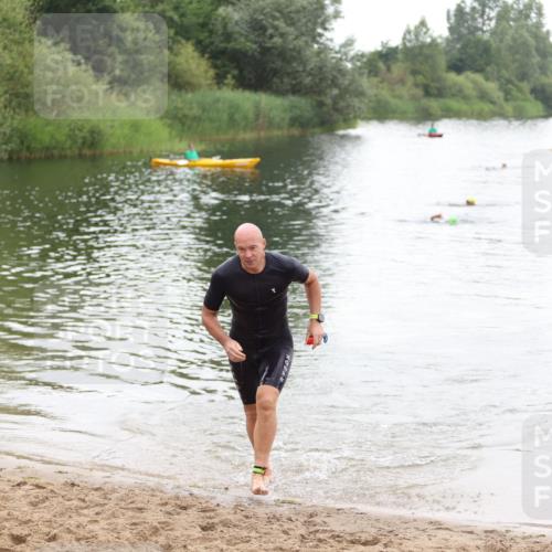21.06.2026 - 29. Vierlanden-Triathlon Andreas Tolksdorf http://msf.ph/oto/9850185 21.06.2026 10:10:25 Schwimmen 412 meine-sportfotos.de