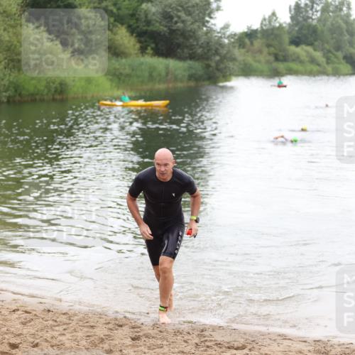 21.06.2026 - 29. Vierlanden-Triathlon Andreas Tolksdorf http://msf.ph/oto/9850190 21.06.2026 10:10:25 Schwimmen 412 meine-sportfotos.de