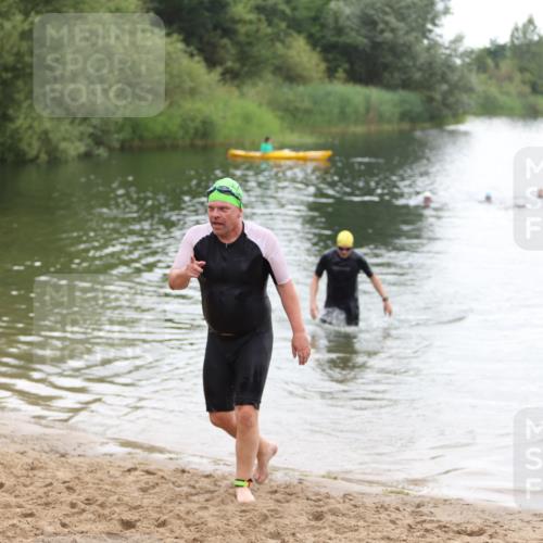 21.06.2026 - 29. Vierlanden-Triathlon Andreas Tolksdorf http://msf.ph/oto/9850205 21.06.2026 10:11:00 Schwimmen 411, 461 meine-sportfotos.de
