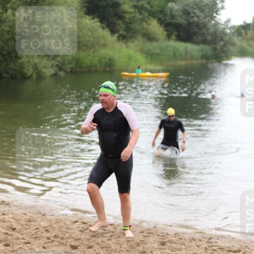 21.06.2026 - 29. Vierlanden-Triathlon Andreas Tolksdorf http://msf.ph/oto/9850210 21.06.2026 10:11:01 Schwimmen 411, 461 meine-sportfotos.de