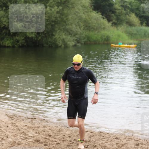 21.06.2026 - 29. Vierlanden-Triathlon Andreas Tolksdorf http://msf.ph/oto/9850229 21.06.2026 10:11:07 Schwimmen 411, 461 meine-sportfotos.de