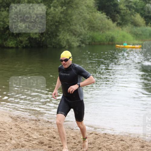 21.06.2026 - 29. Vierlanden-Triathlon Andreas Tolksdorf http://msf.ph/oto/9850237 21.06.2026 10:11:07 Schwimmen 411, 461 meine-sportfotos.de