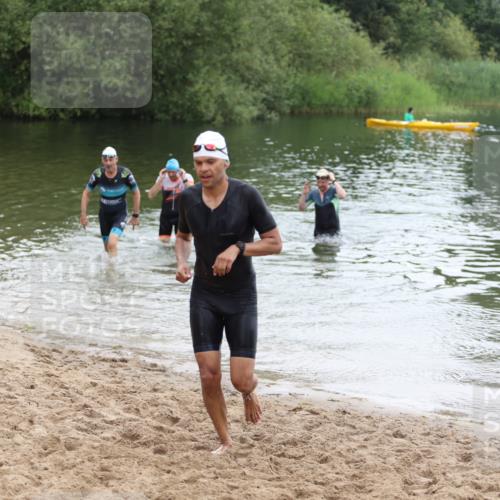 21.06.2026 - 29. Vierlanden-Triathlon Andreas Tolksdorf http://msf.ph/oto/9850252 21.06.2026 10:11:33 Schwimmen 402, 404, 426, 463 meine-sportfotos.de
