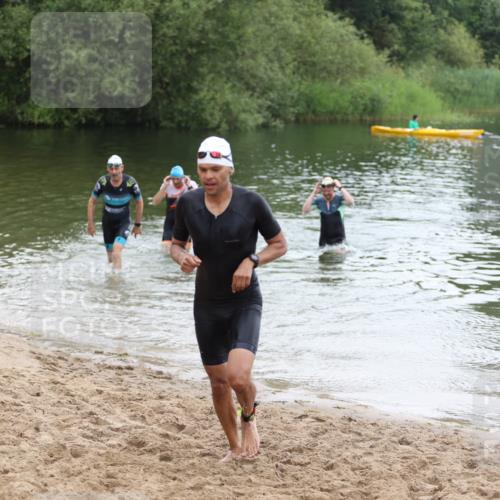 21.06.2026 - 29. Vierlanden-Triathlon Andreas Tolksdorf http://msf.ph/oto/9850259 21.06.2026 10:11:33 Schwimmen 402, 404, 426, 463 meine-sportfotos.de