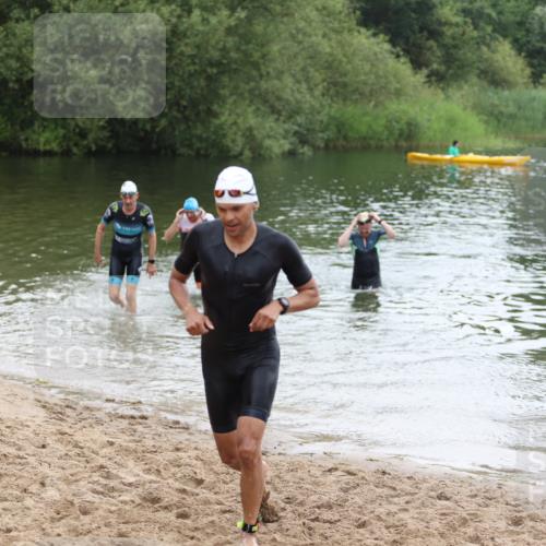 21.06.2026 - 29. Vierlanden-Triathlon Andreas Tolksdorf http://msf.ph/oto/9850275 21.06.2026 10:11:33 Schwimmen 402, 404, 426, 463 meine-sportfotos.de
