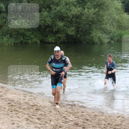 21.06.2026 - 29. Vierlanden-Triathlon Andreas Tolksdorf http://msf.ph/oto/9850279 21.06.2026 10:11:38 Schwimmen 402, 404, 426, 463 meine-sportfotos.de