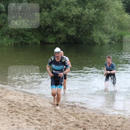 21.06.2026 - 29. Vierlanden-Triathlon Andreas Tolksdorf http://msf.ph/oto/9850282 21.06.2026 10:11:38 Schwimmen 402, 404, 426, 463 meine-sportfotos.de