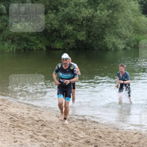 21.06.2026 - 29. Vierlanden-Triathlon Andreas Tolksdorf http://msf.ph/oto/9850286 21.06.2026 10:11:38 Schwimmen 402, 404, 426, 463 meine-sportfotos.de