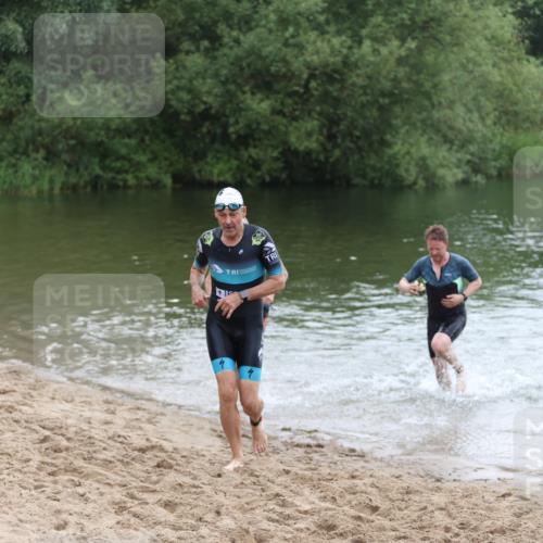 21.06.2026 - 29. Vierlanden-Triathlon Andreas Tolksdorf http://msf.ph/oto/9850299 21.06.2026 10:11:38 Schwimmen 402, 404, 426, 463 meine-sportfotos.de