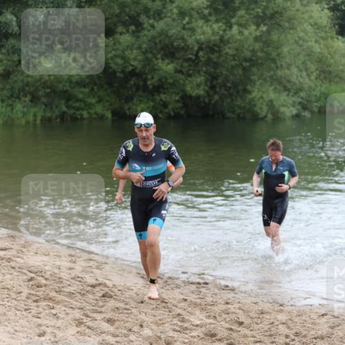 21.06.2026 - 29. Vierlanden-Triathlon Andreas Tolksdorf http://msf.ph/oto/9850308 21.06.2026 10:11:38 Schwimmen 402, 404, 426, 463 meine-sportfotos.de