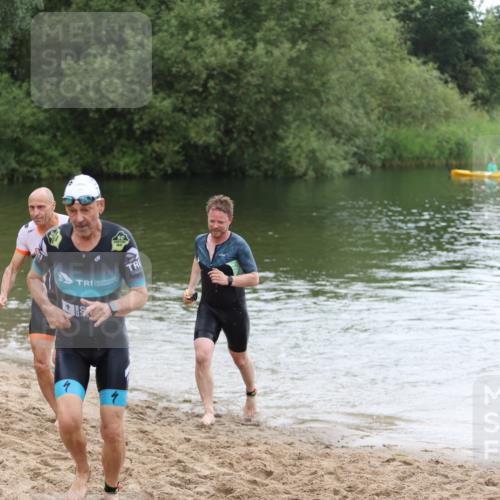 21.06.2026 - 29. Vierlanden-Triathlon Andreas Tolksdorf http://msf.ph/oto/9850309 21.06.2026 10:11:39 Schwimmen 402, 426, 463 meine-sportfotos.de