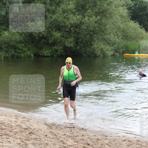 21.06.2026 - 29. Vierlanden-Triathlon Andreas Tolksdorf http://msf.ph/oto/9850335 21.06.2026 10:12:31 Schwimmen 401, 423 meine-sportfotos.de
