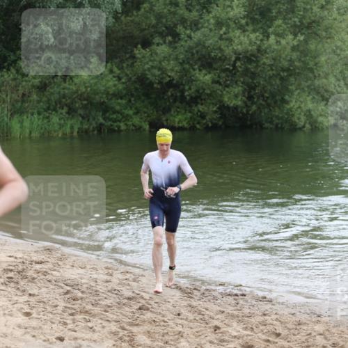 21.06.2026 - 29. Vierlanden-Triathlon Andreas Tolksdorf http://msf.ph/oto/9850342 21.06.2026 10:12:35 Schwimmen 401, 423 meine-sportfotos.de