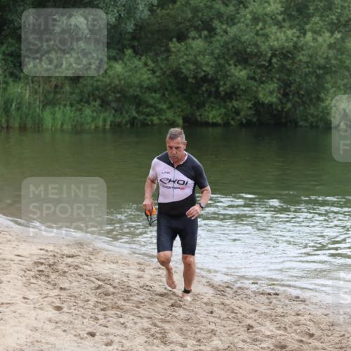 21.06.2026 - 29. Vierlanden-Triathlon Andreas Tolksdorf http://msf.ph/oto/9850379 21.06.2026 10:12:51 Schwimmen 396, 542 meine-sportfotos.de