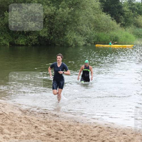 21.06.2026 - 29. Vierlanden-Triathlon Andreas Tolksdorf http://msf.ph/oto/9850397 21.06.2026 10:12:58 Schwimmen 396, 542, 549 meine-sportfotos.de