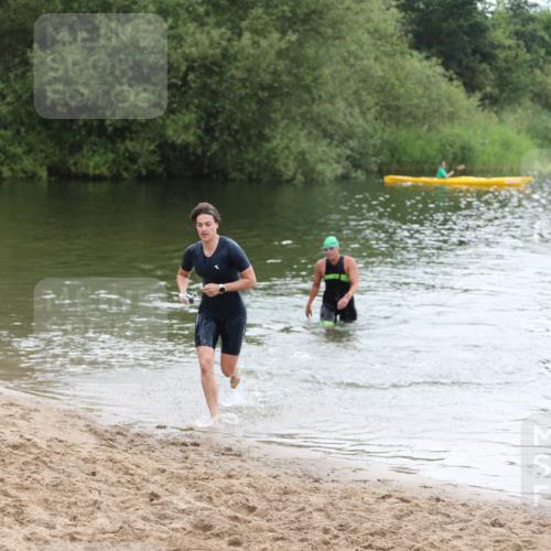 21.06.2026 - 29. Vierlanden-Triathlon Andreas Tolksdorf http://msf.ph/oto/9850406 21.06.2026 10:12:58 Schwimmen 396, 542, 549 meine-sportfotos.de