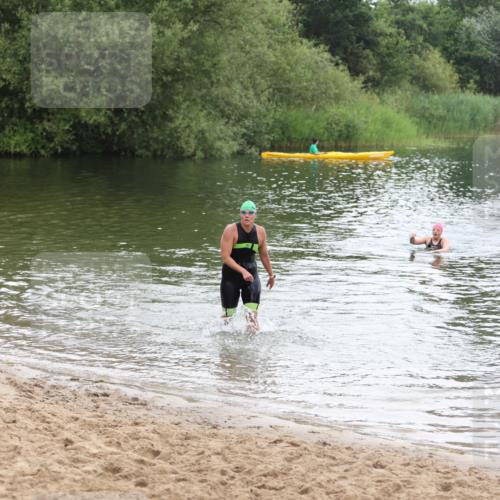 21.06.2026 - 29. Vierlanden-Triathlon Andreas Tolksdorf http://msf.ph/oto/9850426 21.06.2026 10:13:03 Schwimmen 542, 549, 620 meine-sportfotos.de