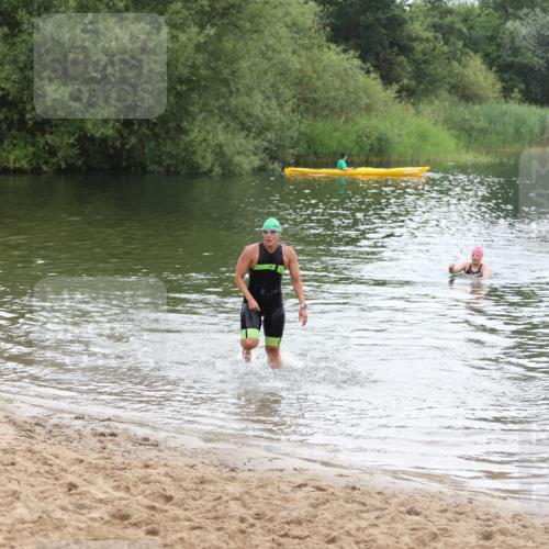21.06.2026 - 29. Vierlanden-Triathlon Andreas Tolksdorf http://msf.ph/oto/9850434 21.06.2026 10:13:03 Schwimmen 542, 549, 620 meine-sportfotos.de