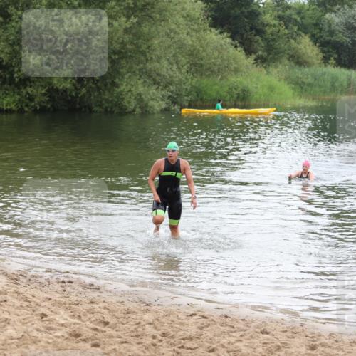 21.06.2026 - 29. Vierlanden-Triathlon Andreas Tolksdorf http://msf.ph/oto/9850438 21.06.2026 10:13:03 Schwimmen 542, 549, 620 meine-sportfotos.de