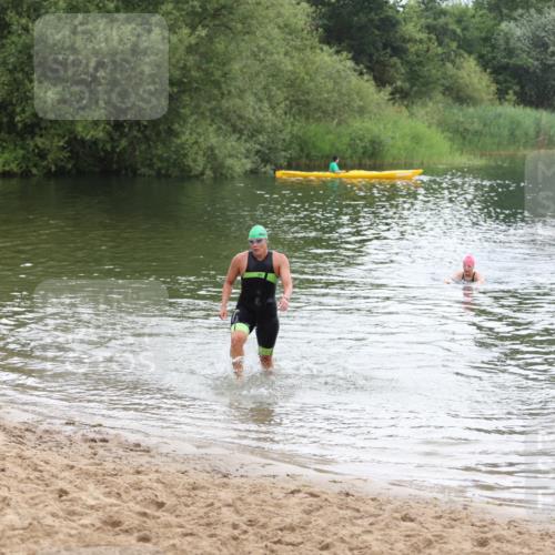 21.06.2026 - 29. Vierlanden-Triathlon Andreas Tolksdorf http://msf.ph/oto/9850446 21.06.2026 10:13:03 Schwimmen 542, 549, 620 meine-sportfotos.de