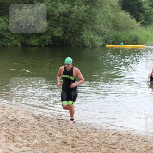 21.06.2026 - 29. Vierlanden-Triathlon Andreas Tolksdorf http://msf.ph/oto/9850452 21.06.2026 10:13:06 Schwimmen 549, 620 meine-sportfotos.de