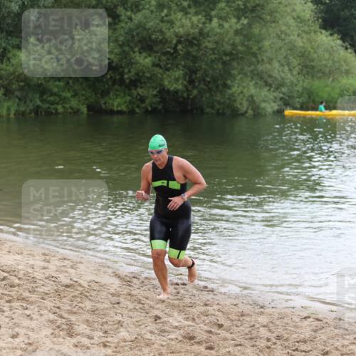 21.06.2026 - 29. Vierlanden-Triathlon Andreas Tolksdorf http://msf.ph/oto/9850468 21.06.2026 10:13:06 Schwimmen 549, 620 meine-sportfotos.de