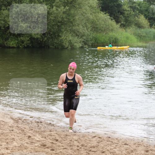 21.06.2026 - 29. Vierlanden-Triathlon Andreas Tolksdorf http://msf.ph/oto/9850486 21.06.2026 10:13:13 Schwimmen 549, 620 meine-sportfotos.de