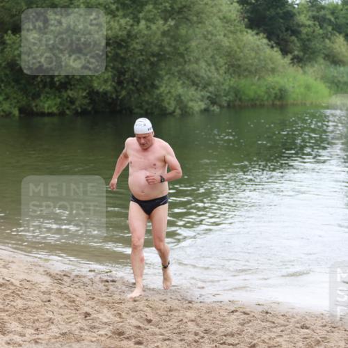 21.06.2026 - 29. Vierlanden-Triathlon Andreas Tolksdorf http://msf.ph/oto/9850511 21.06.2026 10:13:37 Schwimmen 415 meine-sportfotos.de