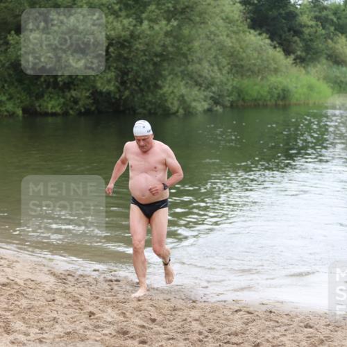 21.06.2026 - 29. Vierlanden-Triathlon Andreas Tolksdorf http://msf.ph/oto/9850513 21.06.2026 10:13:37 Schwimmen 415 meine-sportfotos.de