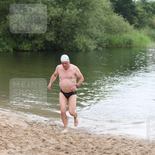21.06.2026 - 29. Vierlanden-Triathlon Andreas Tolksdorf http://msf.ph/oto/9850516 21.06.2026 10:13:37 Schwimmen 415 meine-sportfotos.de