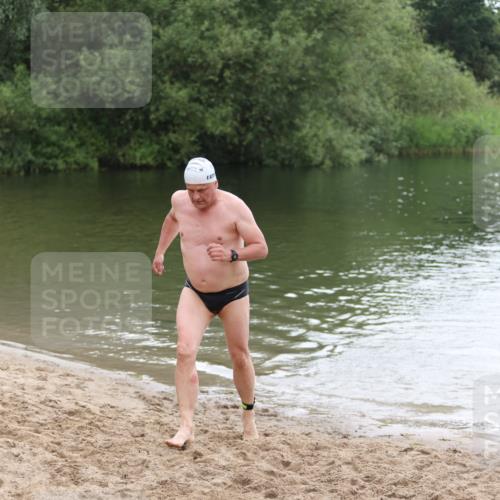 21.06.2026 - 29. Vierlanden-Triathlon Andreas Tolksdorf http://msf.ph/oto/9850542 21.06.2026 10:13:38 Schwimmen 415 meine-sportfotos.de