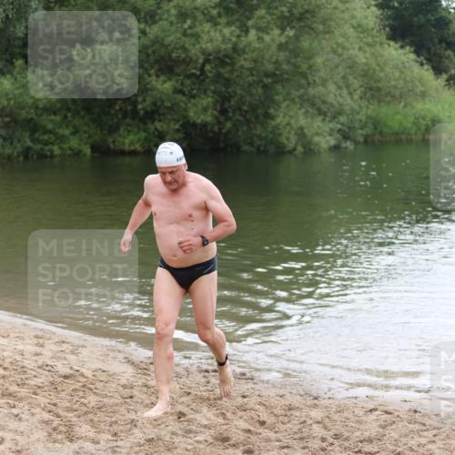 21.06.2026 - 29. Vierlanden-Triathlon Andreas Tolksdorf http://msf.ph/oto/9850546 21.06.2026 10:13:38 Schwimmen 415 meine-sportfotos.de