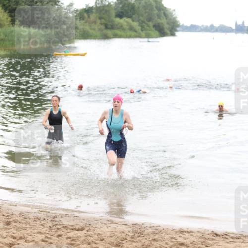 21.06.2026 - 29. Vierlanden-Triathlon Andreas Tolksdorf http://msf.ph/oto/9850556 21.06.2026 10:14:56 Schwimmen 509, 545 meine-sportfotos.de