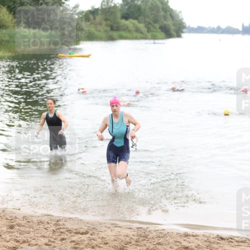 21.06.2026 - 29. Vierlanden-Triathlon Andreas Tolksdorf http://msf.ph/oto/9850568 21.06.2026 10:14:56 Schwimmen 509, 545 meine-sportfotos.de