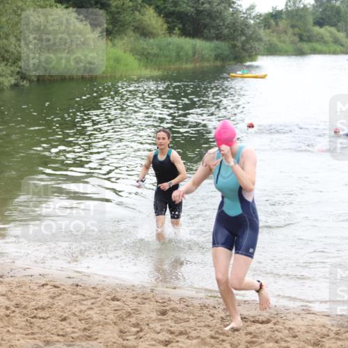 21.06.2026 - 29. Vierlanden-Triathlon Andreas Tolksdorf http://msf.ph/oto/9850581 21.06.2026 10:14:58 Schwimmen 509, 545 meine-sportfotos.de