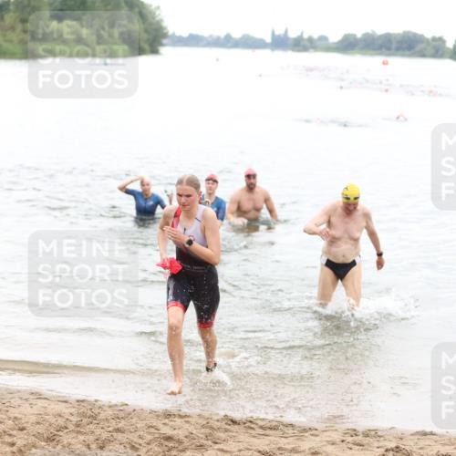 21.06.2026 - 29. Vierlanden-Triathlon Andreas Tolksdorf http://msf.ph/oto/9850616 21.06.2026 10:15:12 Schwimmen 526, 564, 584, 614, 621 meine-sportfotos.de