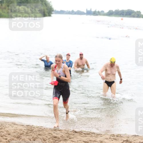 21.06.2026 - 29. Vierlanden-Triathlon Andreas Tolksdorf http://msf.ph/oto/9850619 21.06.2026 10:15:12 Schwimmen 526, 564, 584, 614, 621 meine-sportfotos.de