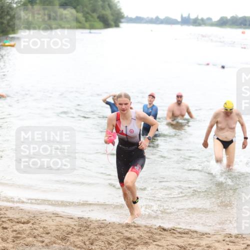 21.06.2026 - 29. Vierlanden-Triathlon Andreas Tolksdorf http://msf.ph/oto/9850629 21.06.2026 10:15:12 Schwimmen 526, 564, 584, 614, 621 meine-sportfotos.de