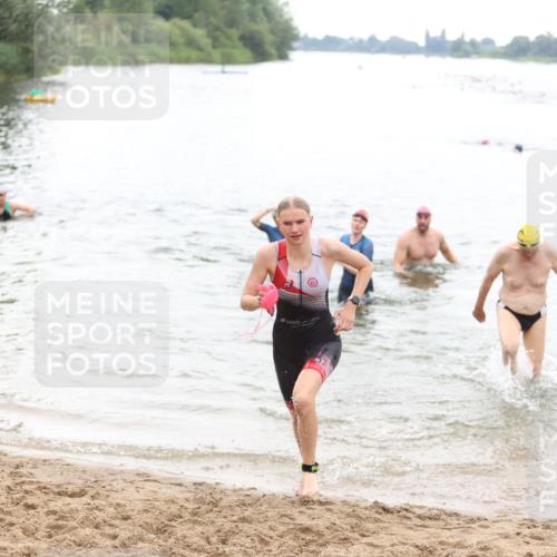21.06.2026 - 29. Vierlanden-Triathlon Andreas Tolksdorf http://msf.ph/oto/9850631 21.06.2026 10:15:12 Schwimmen 526, 564, 584, 614, 621 meine-sportfotos.de