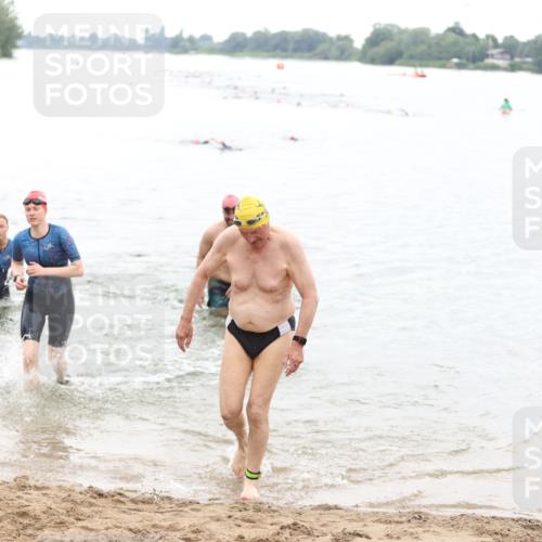 21.06.2026 - 29. Vierlanden-Triathlon Andreas Tolksdorf http://msf.ph/oto/9850647 21.06.2026 10:15:15 Schwimmen 496, 526, 564, 584, 614, 621 meine-sportfotos.de