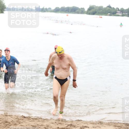 21.06.2026 - 29. Vierlanden-Triathlon Andreas Tolksdorf http://msf.ph/oto/9850653 21.06.2026 10:15:15 Schwimmen 496, 526, 564, 584, 614, 621 meine-sportfotos.de