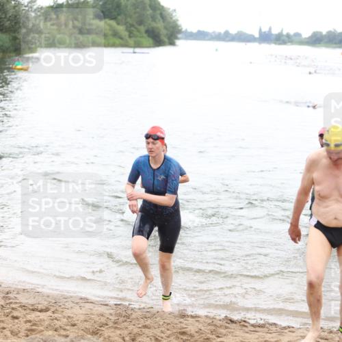 21.06.2026 - 29. Vierlanden-Triathlon Andreas Tolksdorf http://msf.ph/oto/9850668 21.06.2026 10:15:16 Schwimmen 496, 564, 584, 614, 621 meine-sportfotos.de