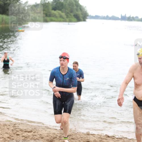 21.06.2026 - 29. Vierlanden-Triathlon Andreas Tolksdorf http://msf.ph/oto/9850682 21.06.2026 10:15:17 Schwimmen 496, 564, 584, 614, 621 meine-sportfotos.de