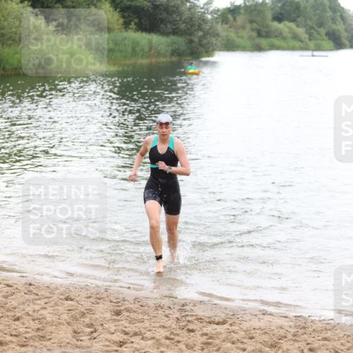 21.06.2026 - 29. Vierlanden-Triathlon Andreas Tolksdorf http://msf.ph/oto/9850705 21.06.2026 10:15:23 Schwimmen 496, 584, 614, 621 meine-sportfotos.de