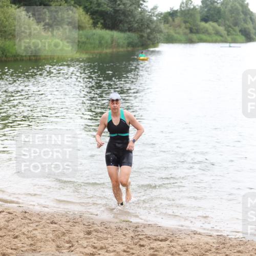 21.06.2026 - 29. Vierlanden-Triathlon Andreas Tolksdorf http://msf.ph/oto/9850719 21.06.2026 10:15:23 Schwimmen 496, 584, 614, 621 meine-sportfotos.de