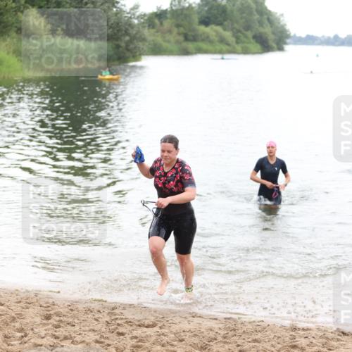 21.06.2026 - 29. Vierlanden-Triathlon Andreas Tolksdorf http://msf.ph/oto/9850742 21.06.2026 10:15:50 Schwimmen 552, 562 meine-sportfotos.de