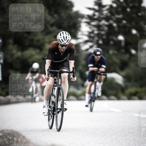 21.06.2026 - 29. Vierlanden-Triathlon H.Heesch http://msf.ph/oto/9850757 21.06.2026 10:27:15 Radfahren 24, 89, 101, 339, 378, 385, 486, 517 meine-sportfotos.de